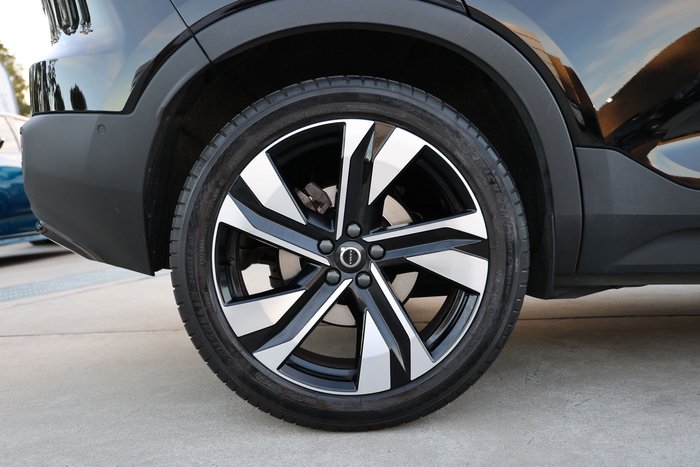 2022 Volvo XC40 Ultimate B5 Dark
