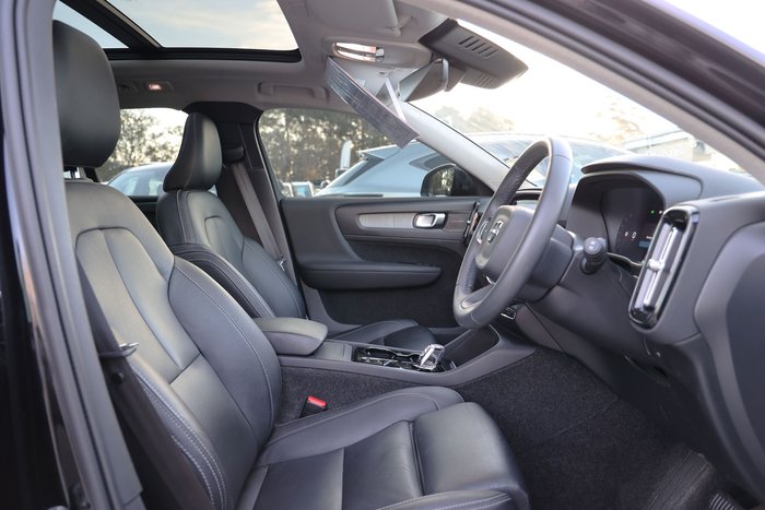 2022 Volvo XC40 Ultimate B5 Dark