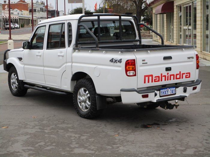 2022 Mahindra PIK-UP S11 White