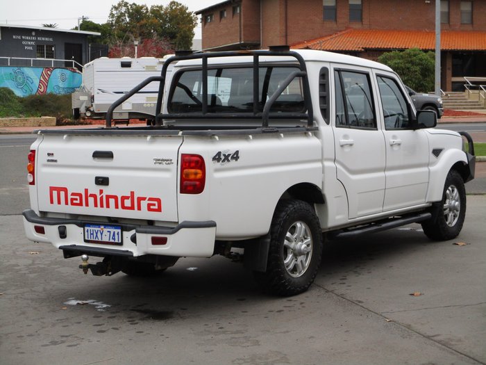 2022 Mahindra PIK-UP S11 White