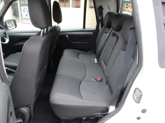 2022 Mahindra PIK-UP S11 White