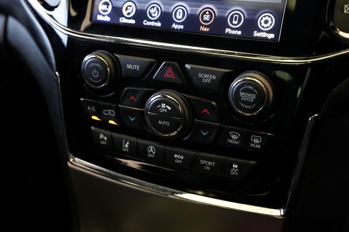 2020 Jeep Grand Cherokee Night Eagle