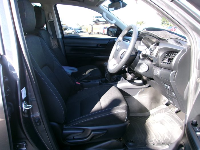 2022 Toyota Hilux 4x4 Hilux 4x4 SR 2.8L T Diesel Manual Double Cab C/C C221370 001