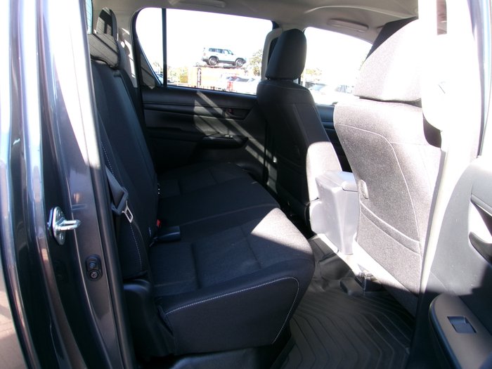 2022 Toyota Hilux 4x4 Hilux 4x4 SR 2.8L T Diesel Manual Double Cab C/C C221370 001