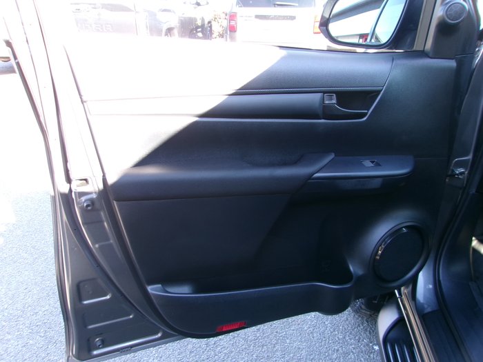 2022 Toyota Hilux 4x4 Hilux 4x4 SR 2.8L T Diesel Manual Double Cab C/C C221370 001