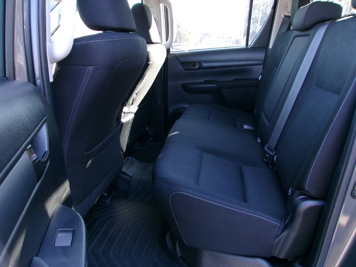 2022 Toyota Hilux 4x4 Hilux 4x4 SR 2.8L T Diesel Manual Double Cab C/C C221370 001