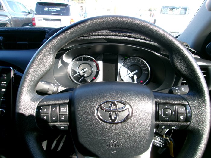 2022 Toyota Hilux 4x4 Hilux 4x4 SR 2.8L T Diesel Manual Double Cab C/C C221370 001