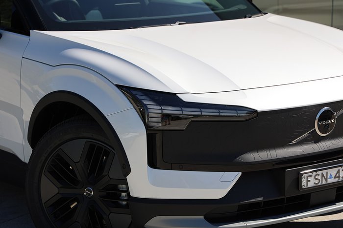 2025 Volvo EX30 Cross Country