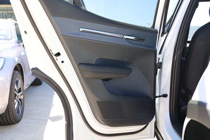 2025 Volvo EX30 Cross Country