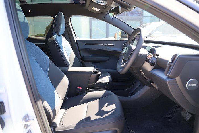 2025 Volvo EX30 Cross Country