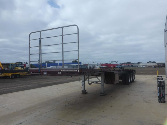 2013 Krueger 22 Pallet Flat Top 