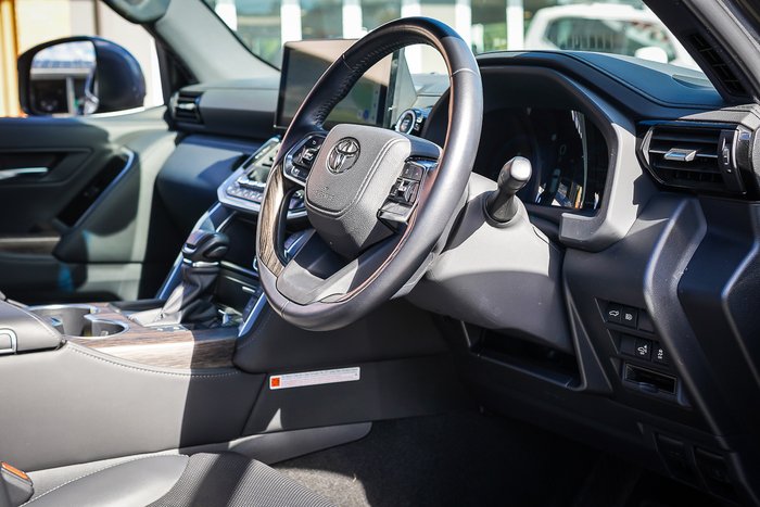 2025 Toyota LANDCRUISER VX