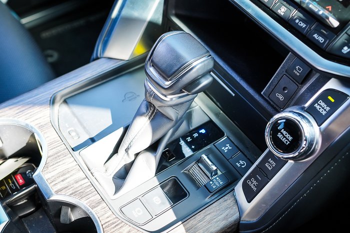 2025 Toyota LANDCRUISER VX