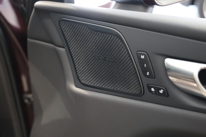 2025 Volvo XC60 Plus B5 Bright