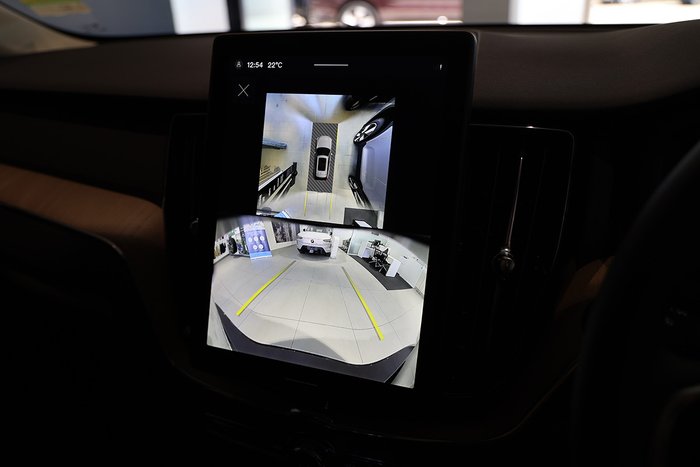 2025 Volvo XC60 Plus B5 Bright