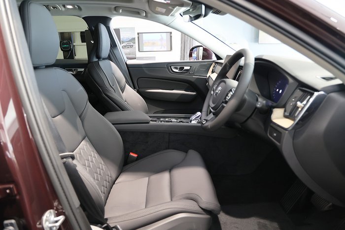 2025 Volvo XC60 Plus B5 Bright