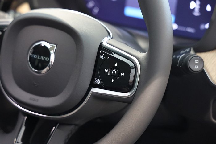 2025 Volvo XC60 Plus B5 Bright