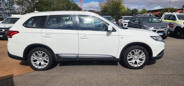 2020 MITSUBISHI OUTLANDER White
