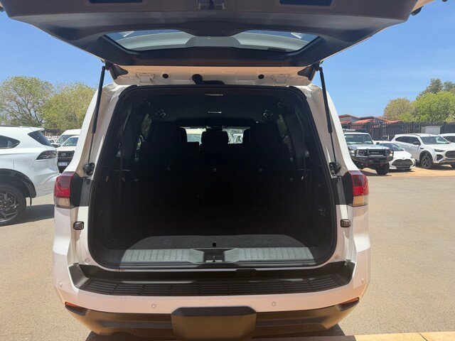 2024 Toyota LANDCRUISER GXL White