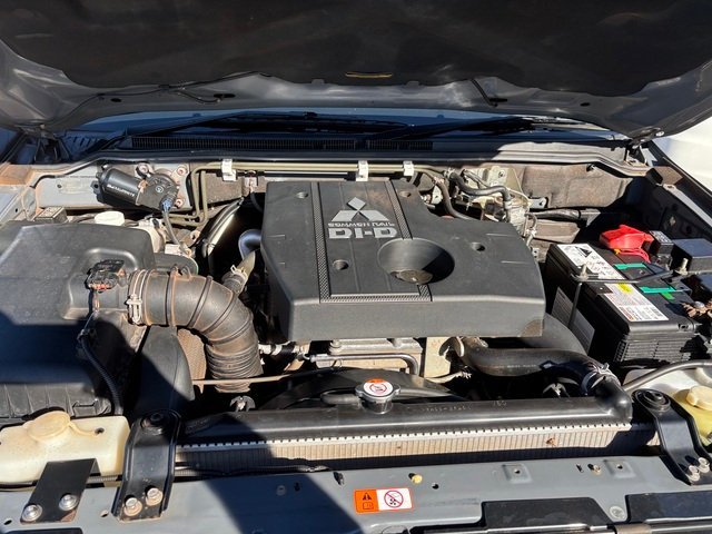 2015 MITSUBISHI PAJERO