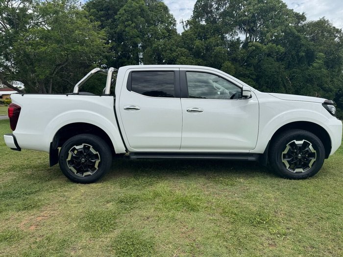 2022 NISSAN NAVARA