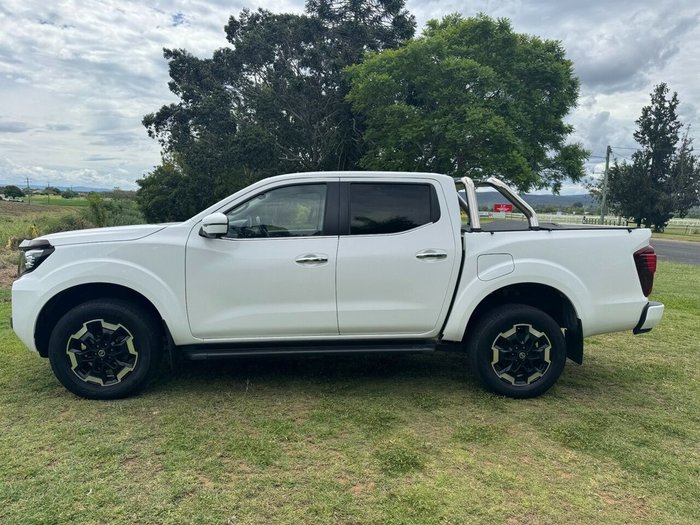 2022 NISSAN NAVARA ST-X