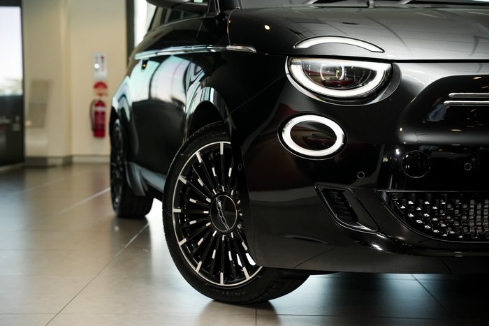 2023 Fiat 500e La Prima