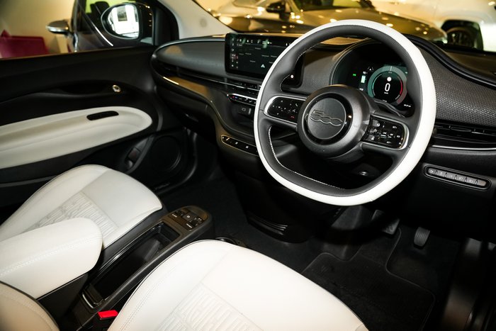 2023 Fiat 500e La Prima