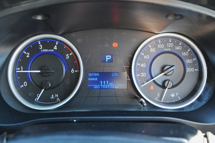2017 TOYOTA HILUX SR (4x4)