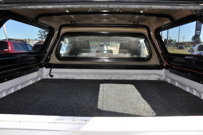 2017 TOYOTA HILUX SR (4x4)