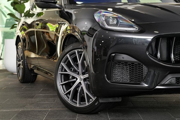 2025 Maserati Grecale 300 HP 4WD NERO TEMPESTA-408