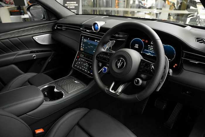 2025 Maserati Grecale 300 HP 4WD NERO TEMPESTA-408