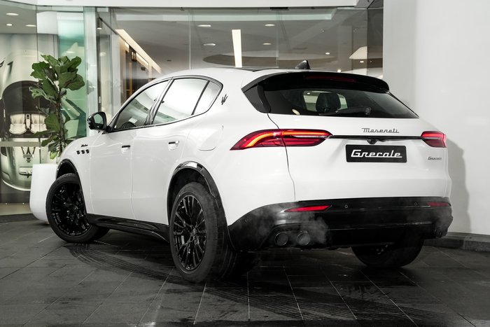 2025 Maserati Grecale MODENA 330HP HYBRID Bianco Banchisa-240