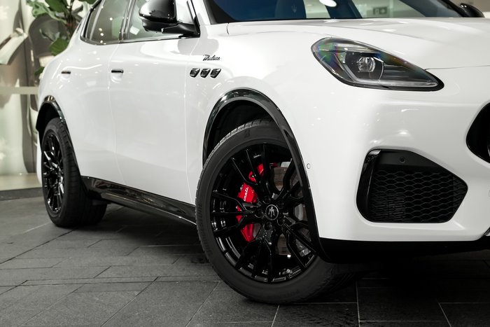 2025 Maserati Grecale MODENA 330HP HYBRID Bianco Banchisa-240