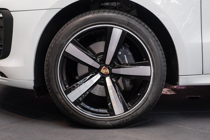 2024 Porsche Macan T