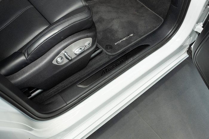 2024 Porsche Macan T