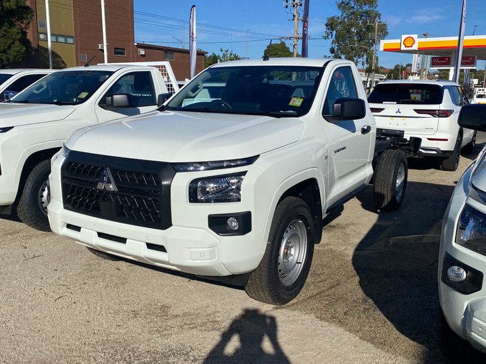 2026 MITSUBISHI Triton GLX
