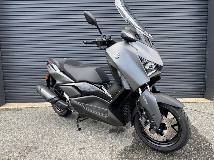 2026 Yamaha XMAX 300 Crystal Graphite