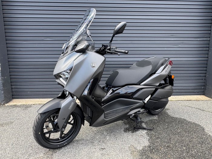 2026 Yamaha XMAX 300 Crystal Graphite