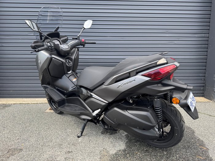 2026 Yamaha XMAX 300 Crystal Graphite