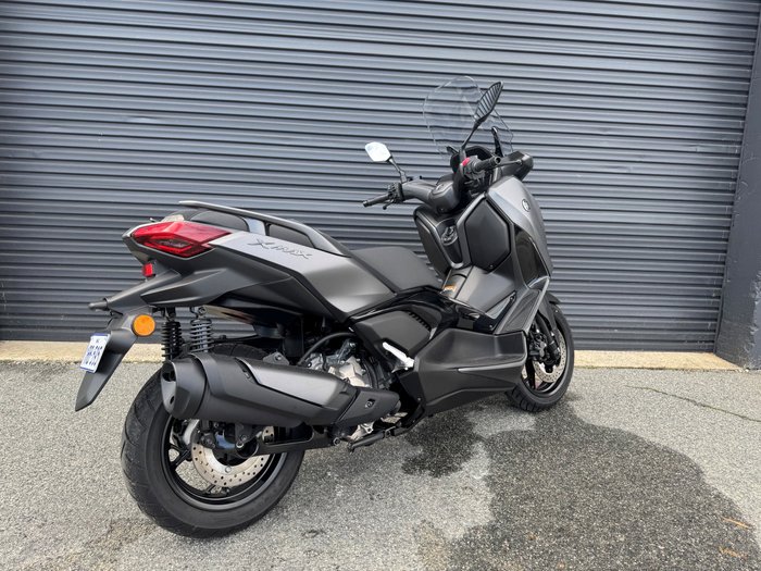 2026 Yamaha XMAX 300 Crystal Graphite
