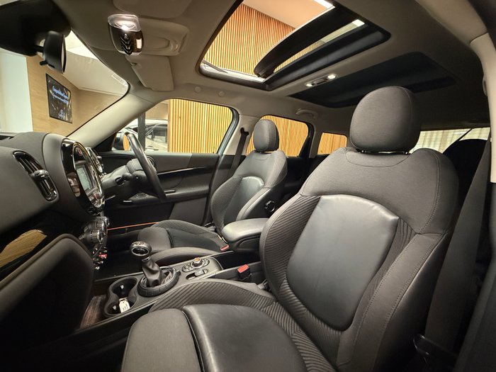 2017 MINI COUNTRYMAN COOPER