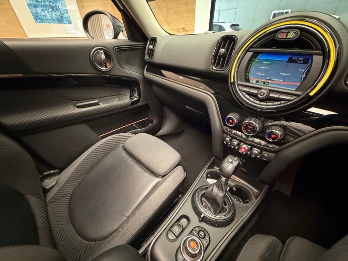 2017 MINI COUNTRYMAN COOPER