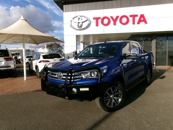 2018 TOYOTA HILUX SR5 (4x4)