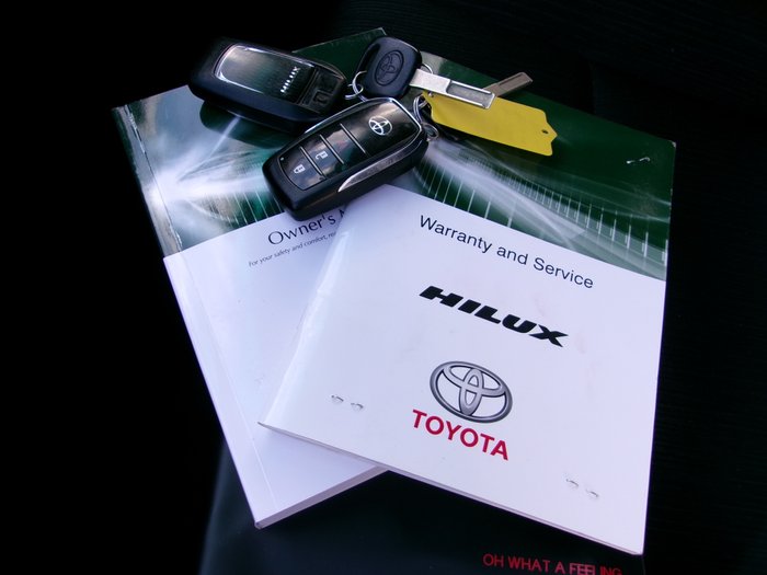 2018 TOYOTA HILUX SR5 (4x4)