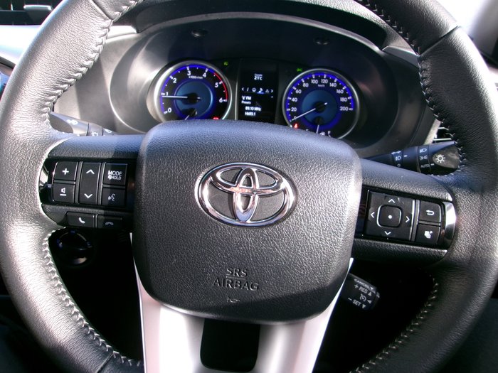 2018 TOYOTA HILUX SR5 (4x4)