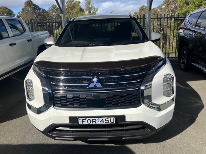 2024 MITSUBISHI Outlander ES