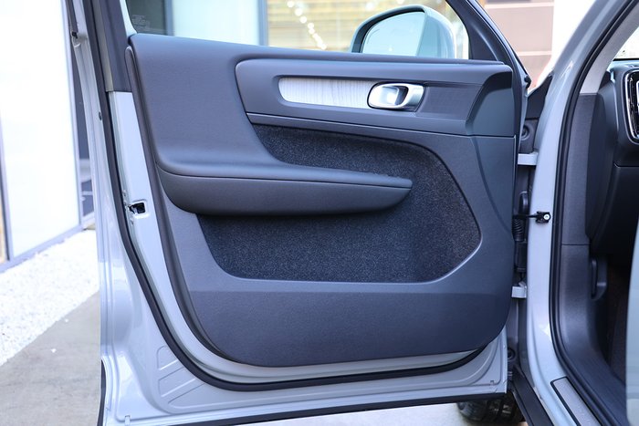2024 Volvo XC40 Ultra B4 Bright