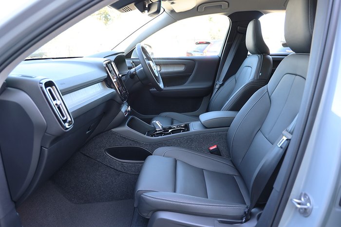 2024 Volvo XC40 Ultra B4 Bright