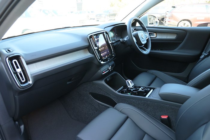 2024 Volvo XC40 Ultra B4 Bright